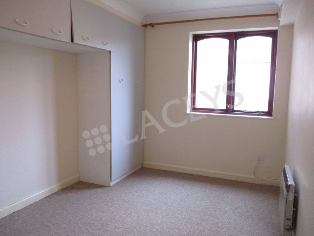 Property photo 3 of 5 Bedroom