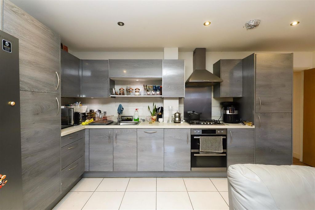 Property photo 3 of 14 Kitchen