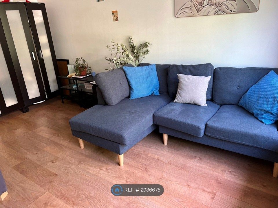 Property photo 3 of 16 Lounge