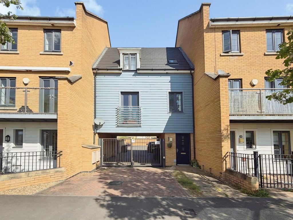 Property photo 1 of 4