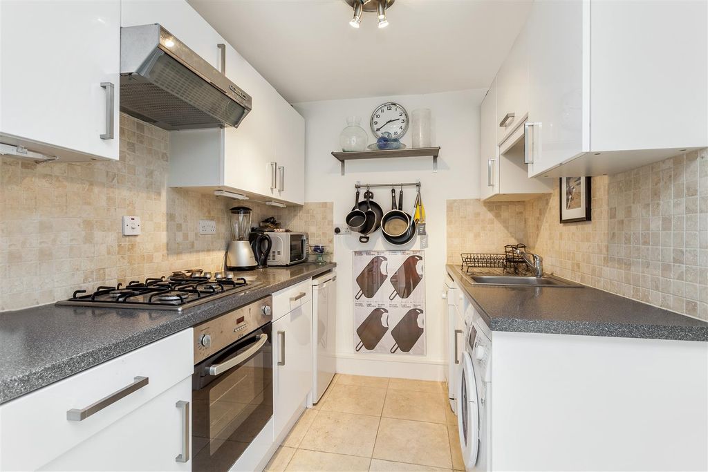 Property photo 3 of 8 Lettings Brackenbury Cardross Street - Kitchen.Jpg