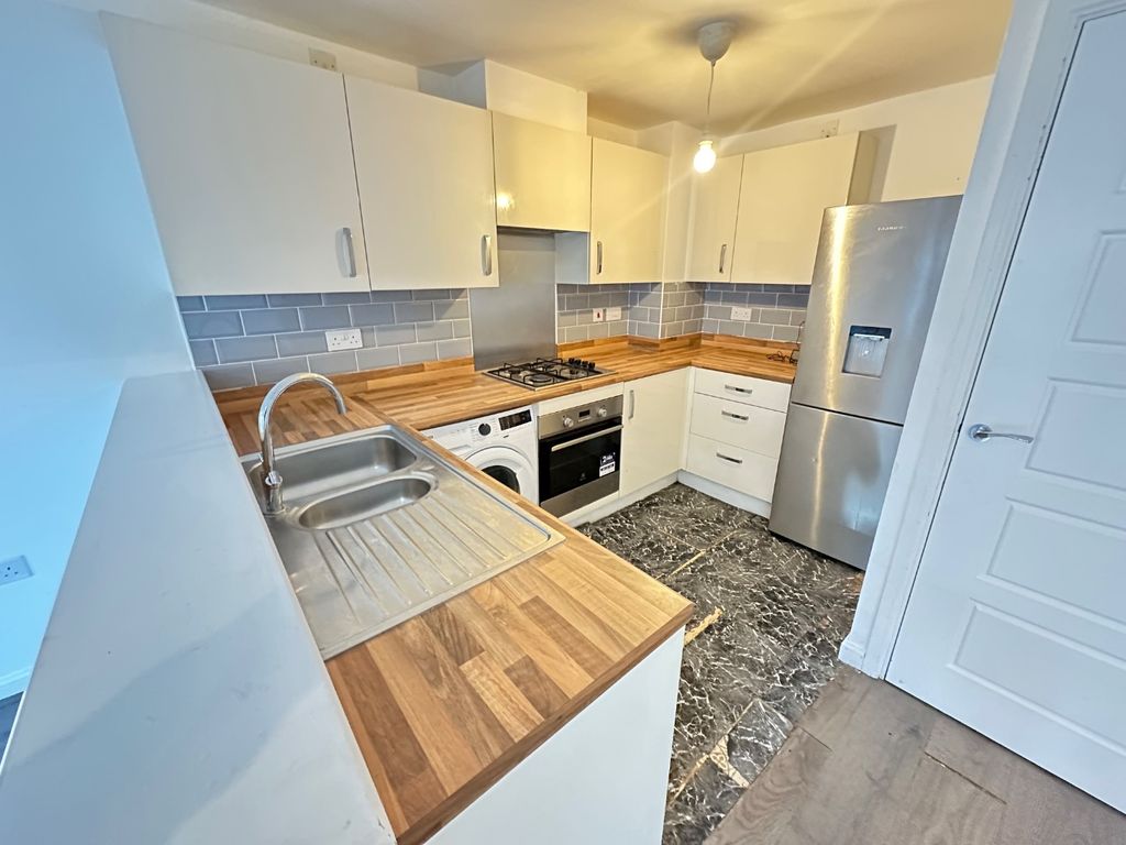 Property photo 2 of 14 4688401