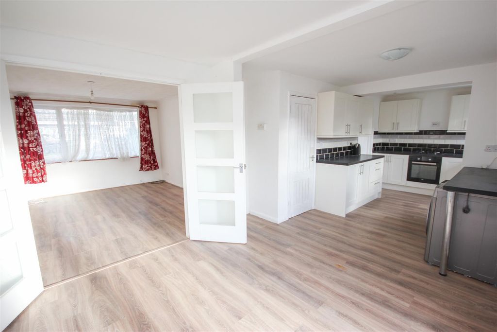 Property photo 2 of 10 Kitchen Diner.Jpg