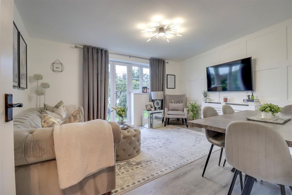 Property photo 2 of 10 7 Pepys Court.Jpg