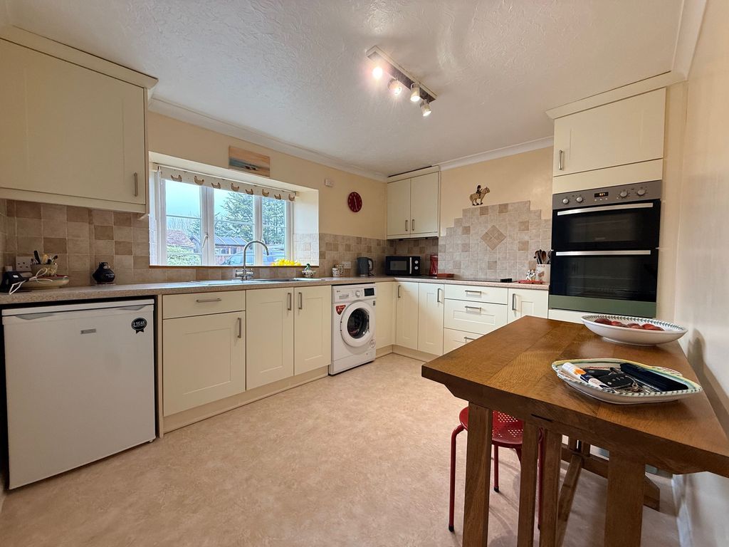 Property photo 3 of 24 Kitchen