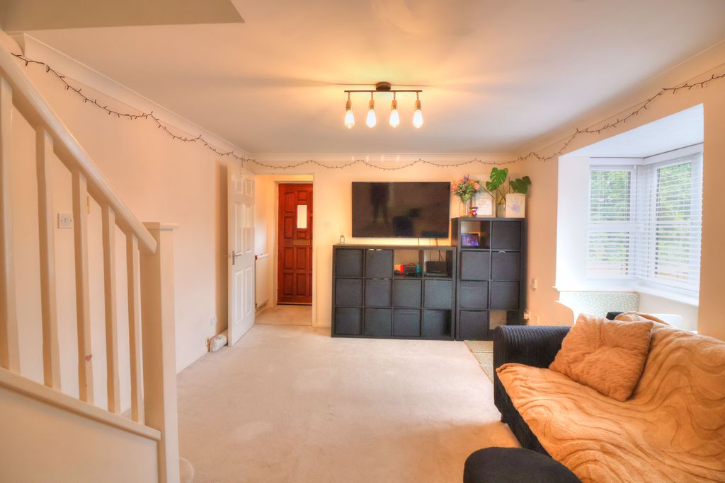 Property photo 3 of 11 Living Room