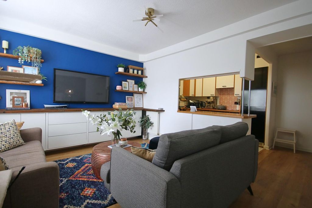 Property photo 3 of 11 liv1.2.Jpg