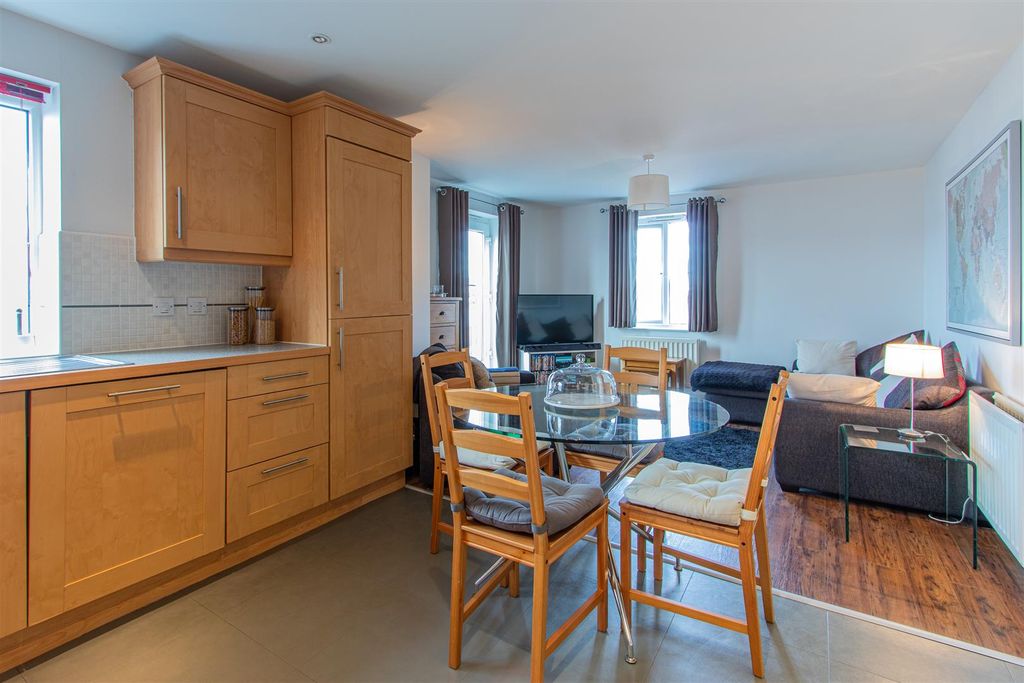 Property photo 3 of 10 Ffordd James Mcghan 119-15.Jpg