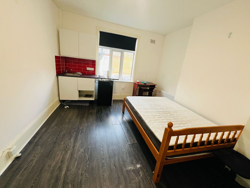 Property photo 1 of 3