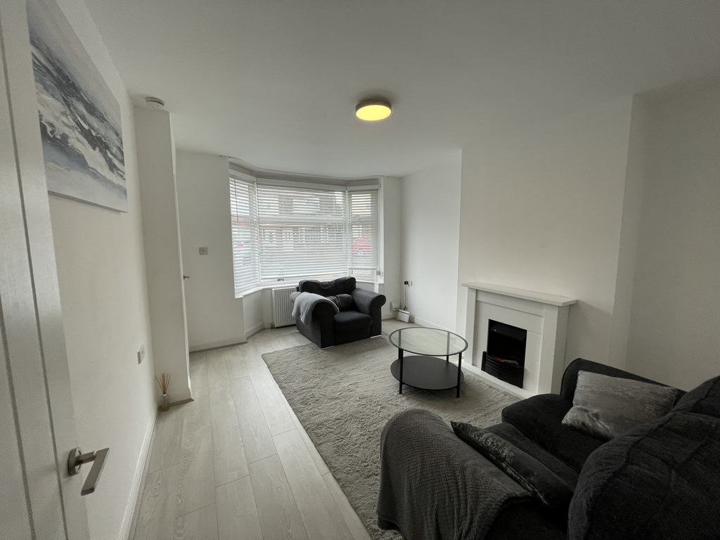 Property photo 1 of 13 2 Bedroom Semi Detached House For Rent
