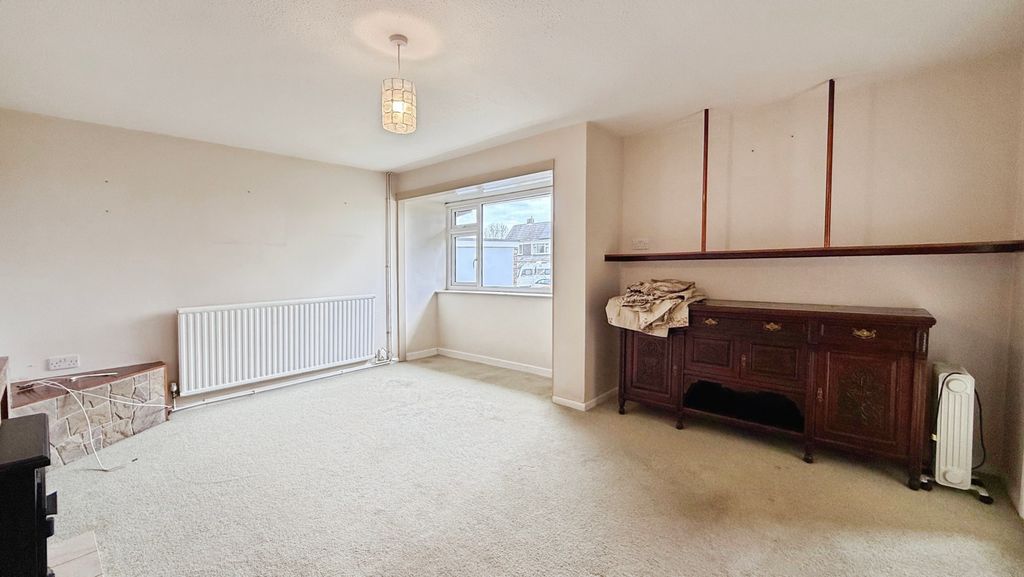 Property photo 3 of 14 Lounge