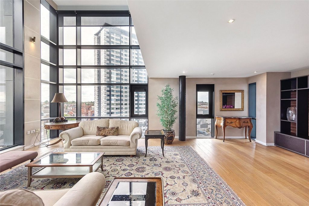 Property photo 2 of 19