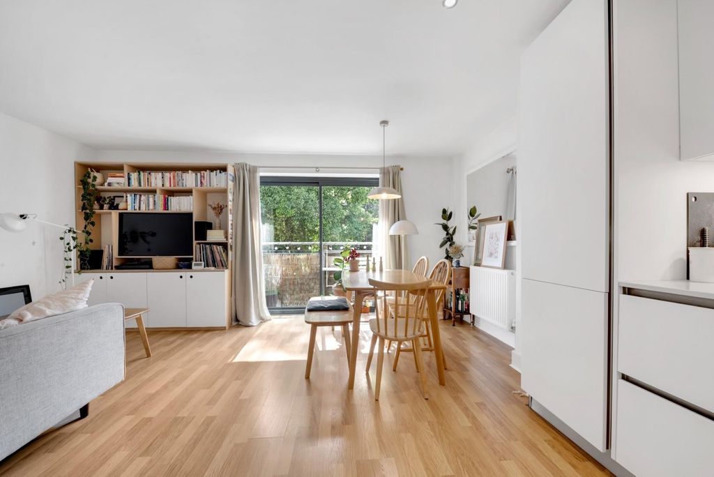 Property photo 1 of 15 Living Room View 1