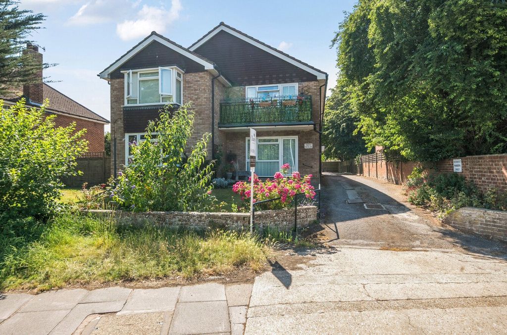 Property photo 1 of 12 1483482-1-6A3d57A...