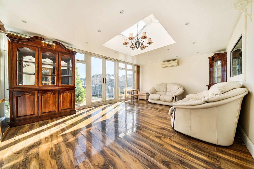 Property photo 2 of 16 1406998-17-699Efe...