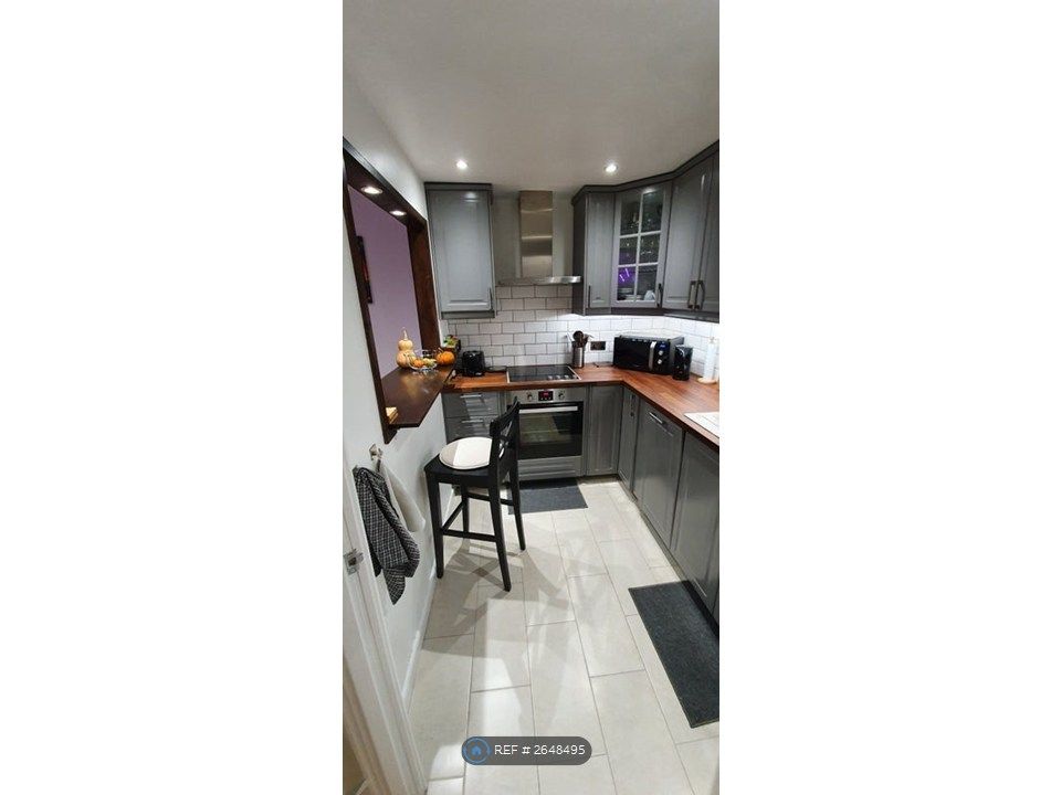 Property photo 2 of 9 Kitchen And Breakfast Bar