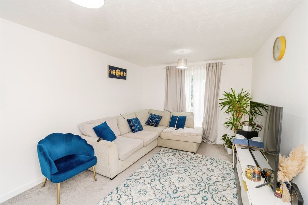 Property photo 2 of 12