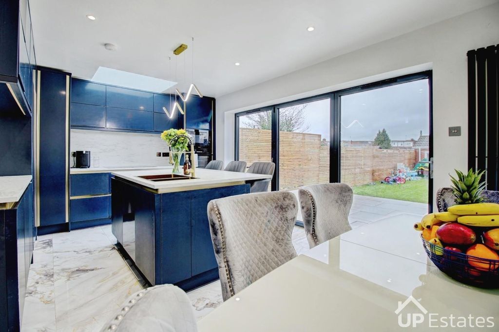 Property photo 3 of 35