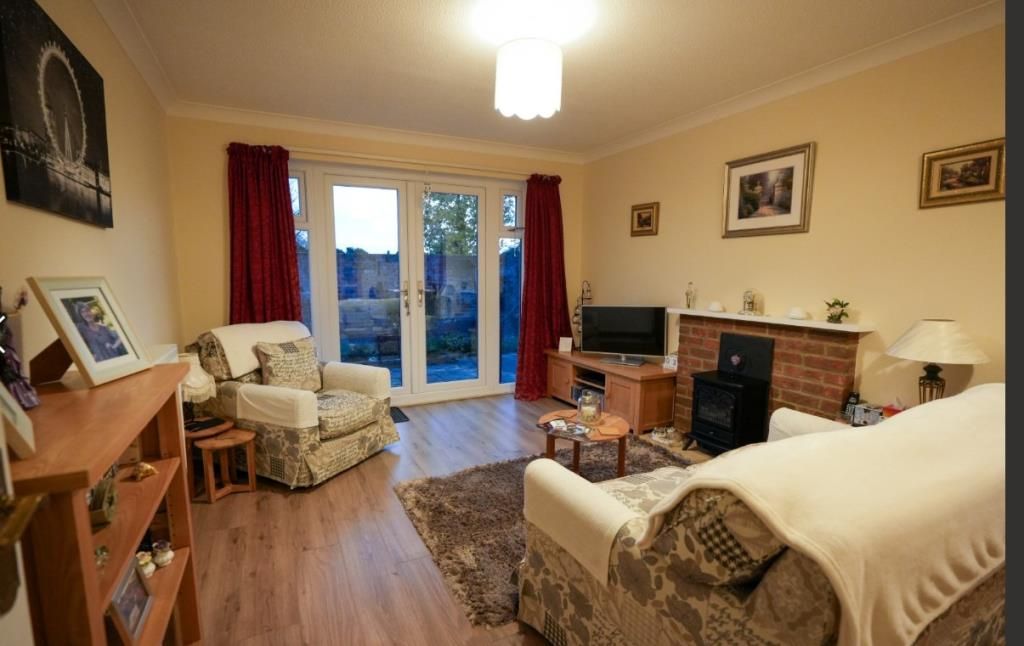 Property photo 2 of 9 Living Area