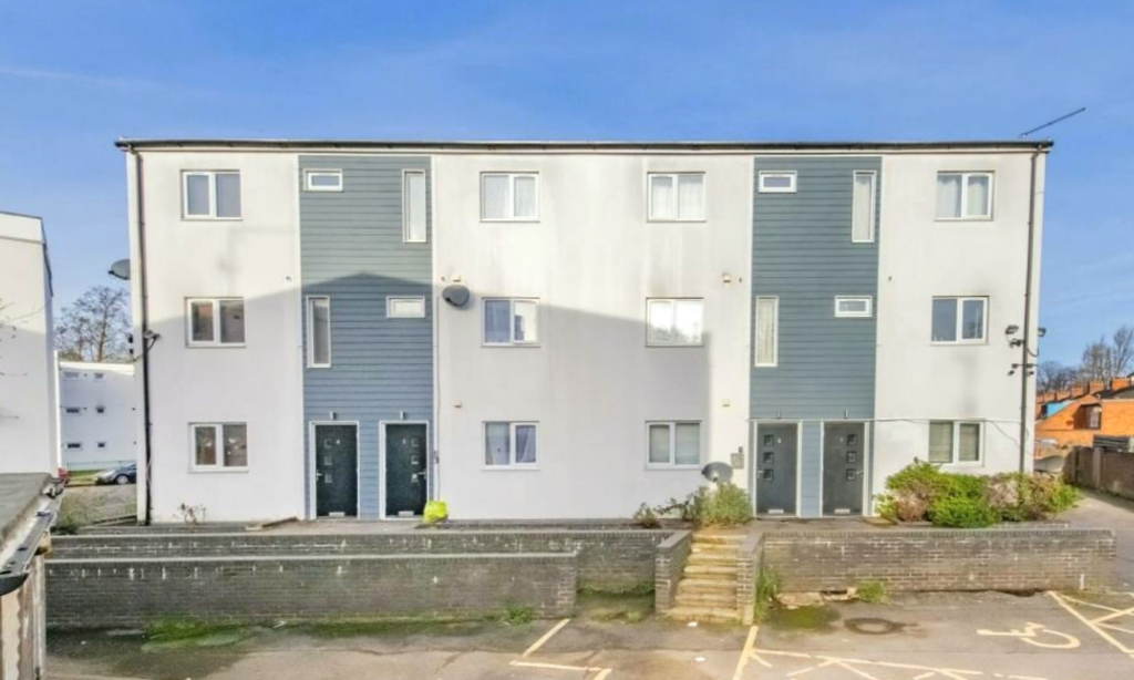 Property photo 1 of 2