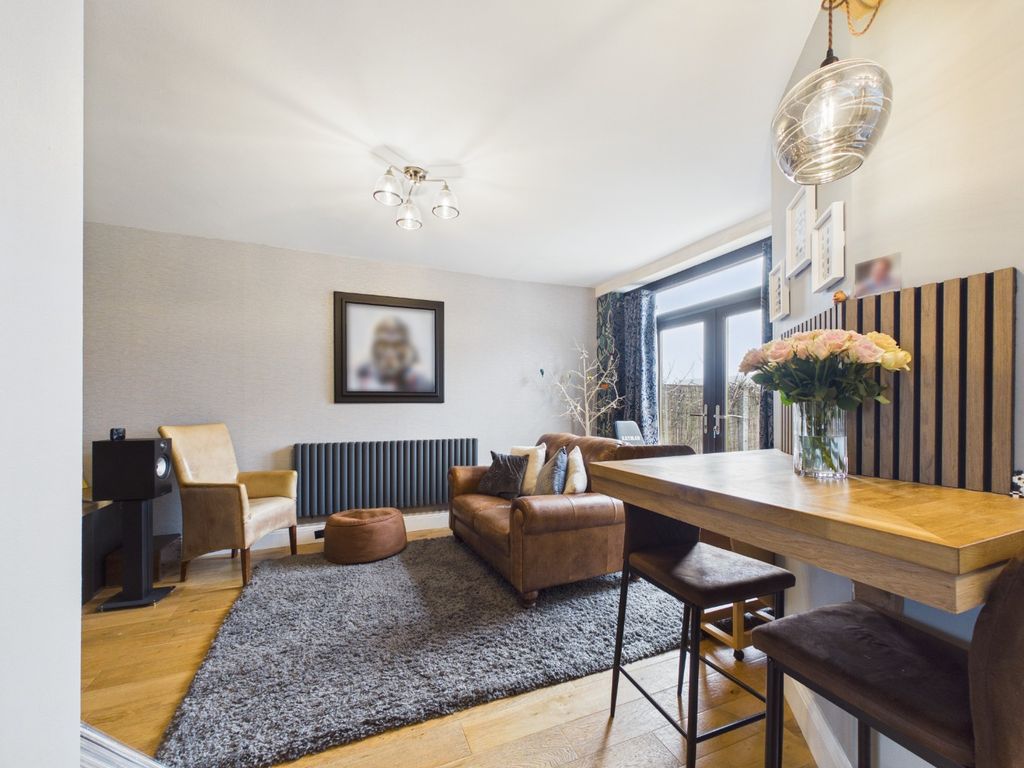 Property photo 3 of 23 4903198