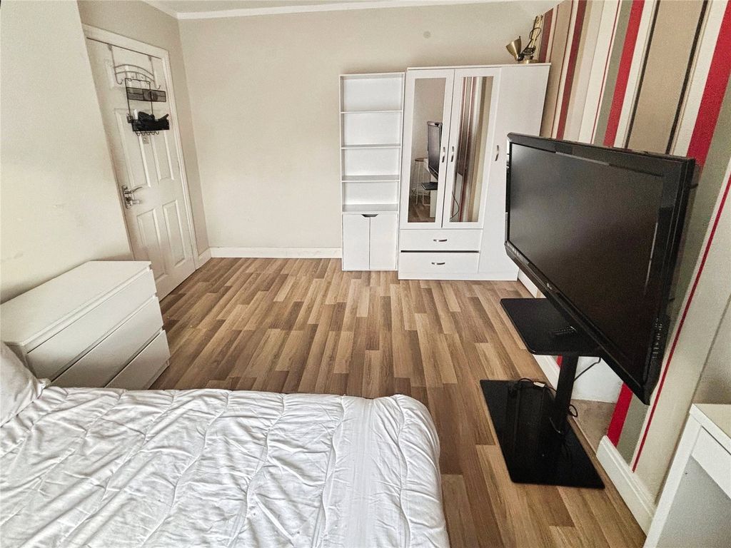 Property photo 3 of 7 Bedroom