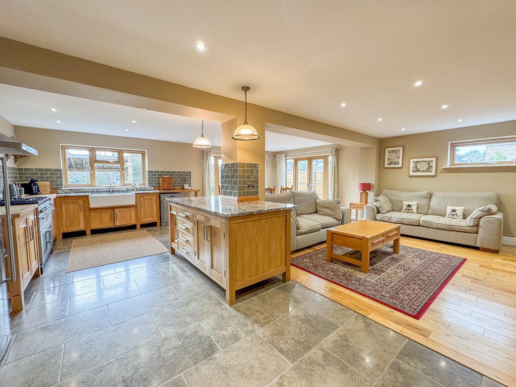 Property photo 2 of 45