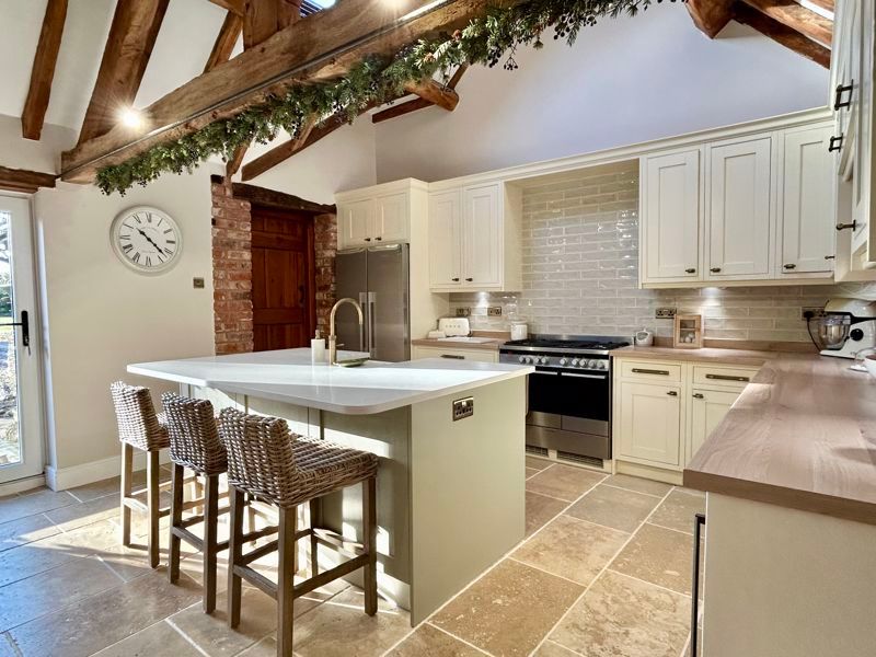 Property photo 3 of 18 Kitchen/Breakfast Room