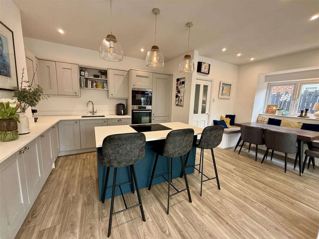 Property photo 1 of 18 Kitchen/Breakfast Room