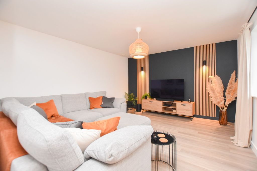 Property photo 3 of 23 Living Room