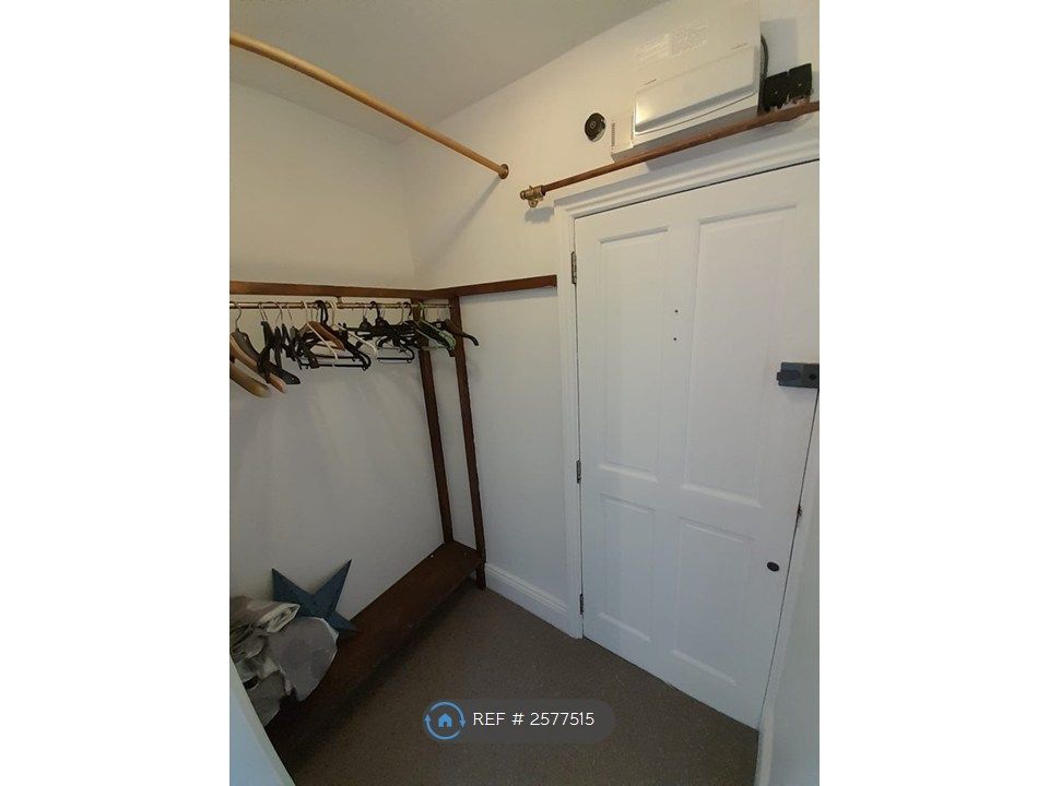 Property photo 2 of 14 Entrance Lobby And Wardrobe