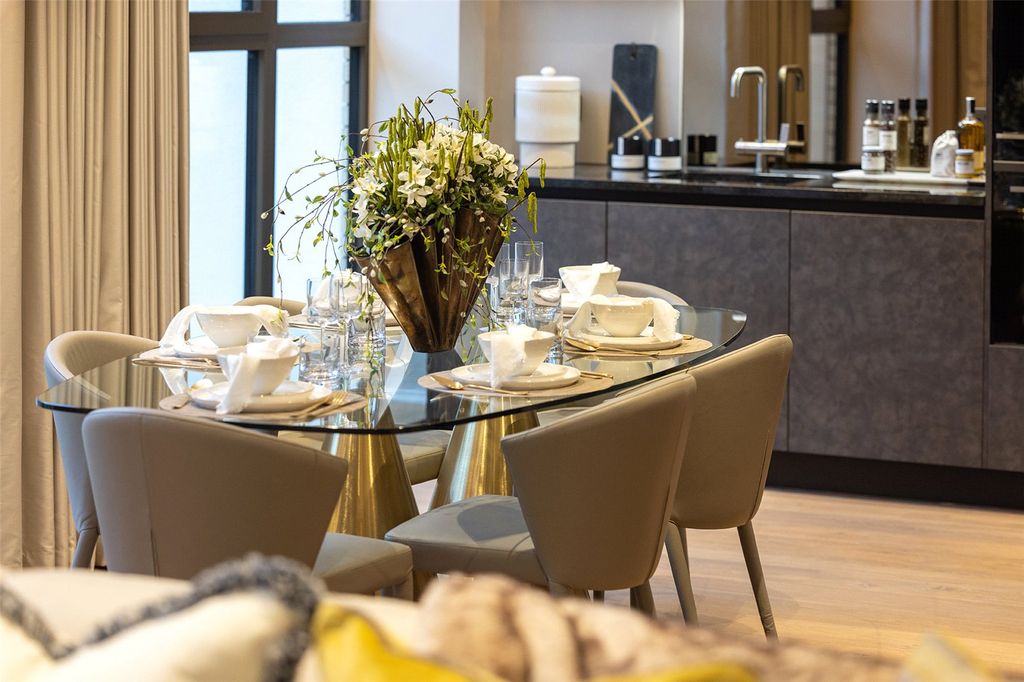 Property photo 3 of 10 Dining Area