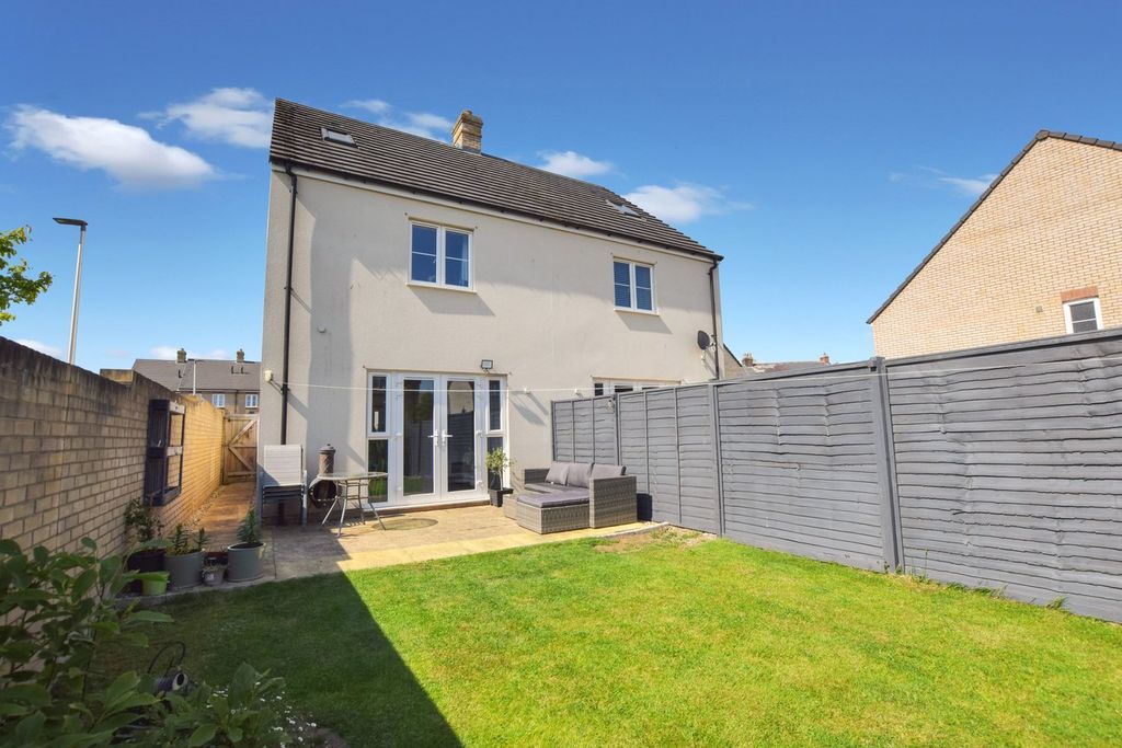 Property photo 2 of 18