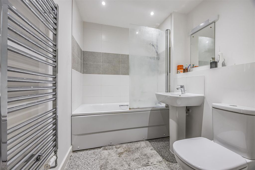 Property photo 1 of 12 Flat 1 Stourbridge House, Governors Walk, Portsmou