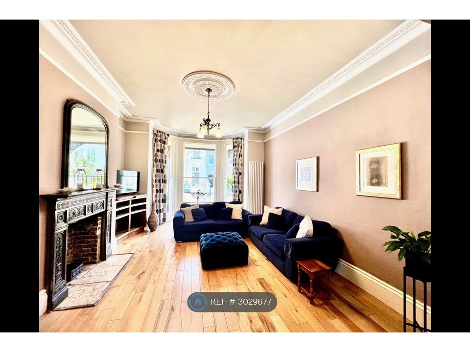 Property photo 2 of 25 Open Plan Lounge