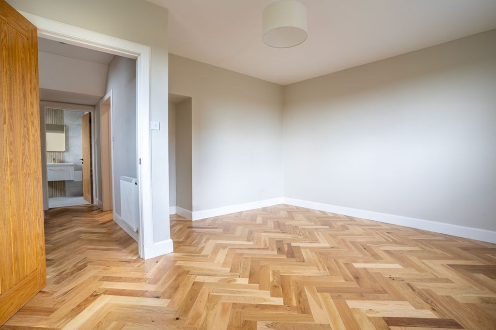 Property photo 2 of 32