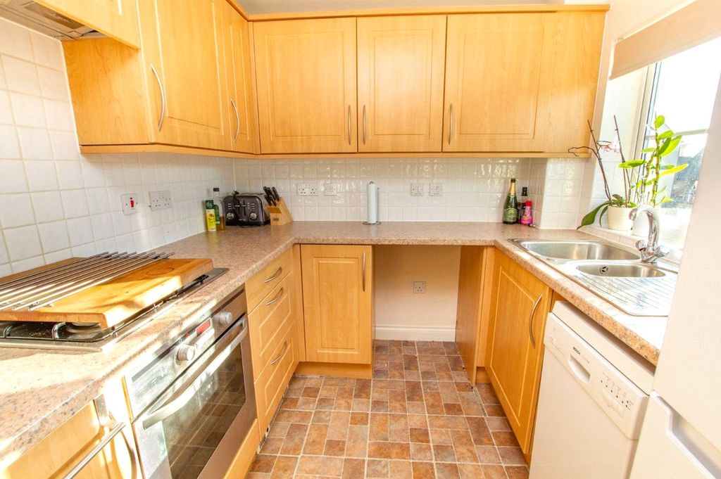 Property photo 3 of 9 Kitchen