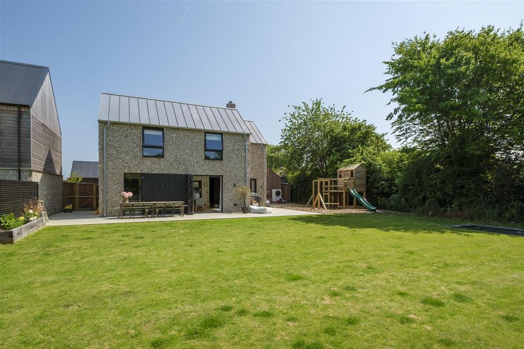 Property photo 3 of 31