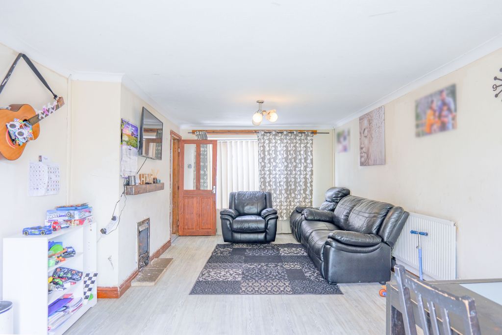 Property photo 2 of 23