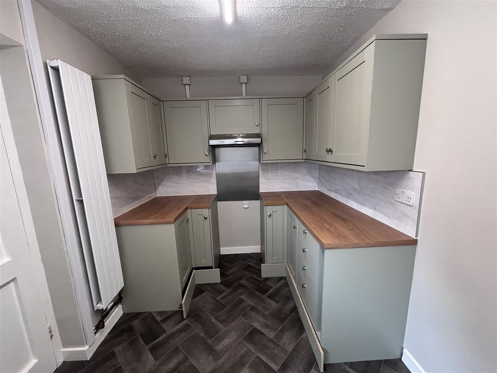 Property photo 2 of 9 Kitchen