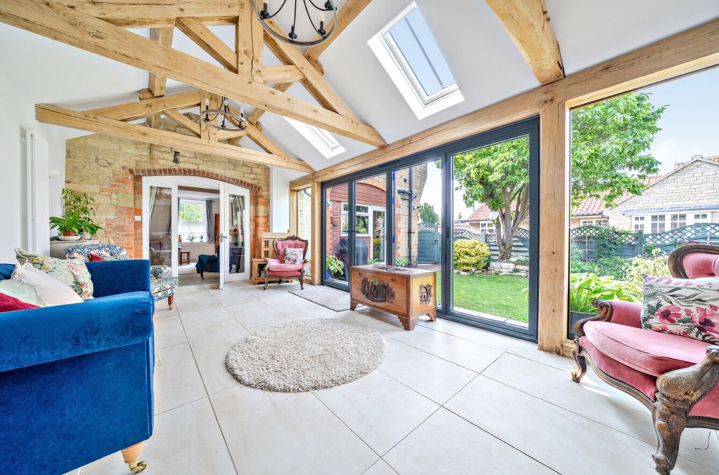 Property photo 2 of 27 1303806-10-683F557d5Dd8c