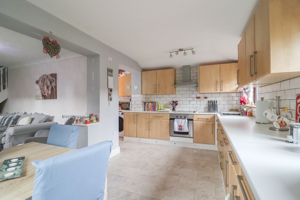 Property photo 2 of 14 4893463