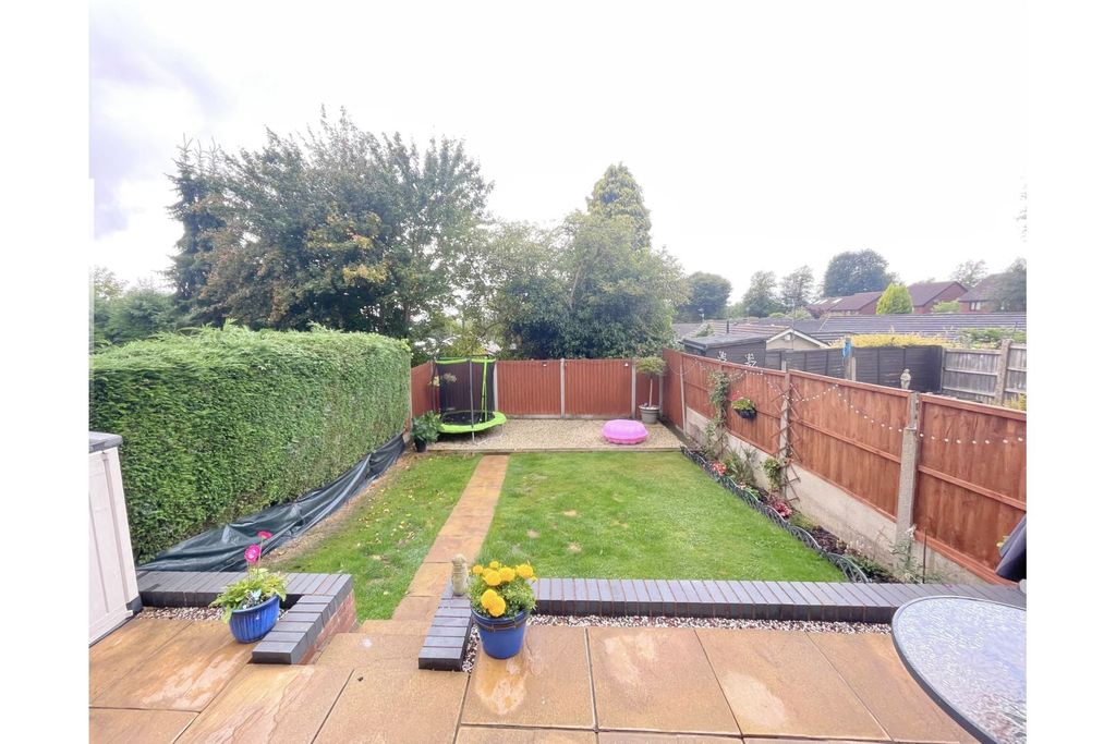 Property photo 3 of 18 Garden
