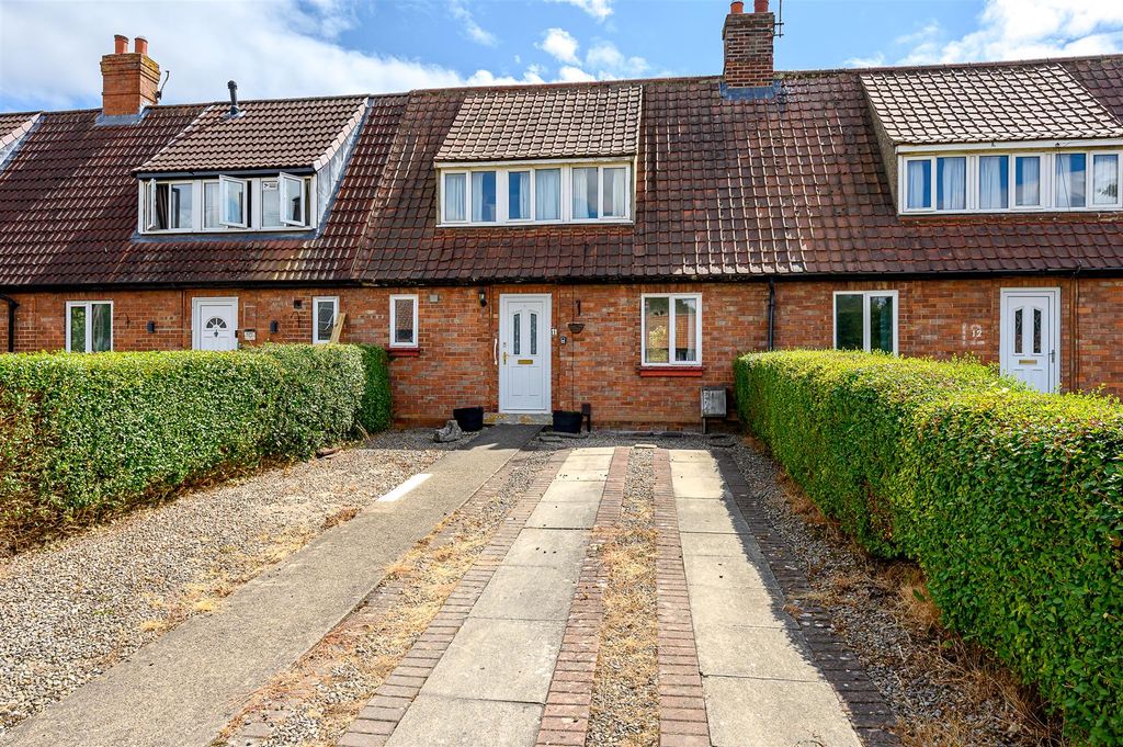 Property photo 1 of 12 External