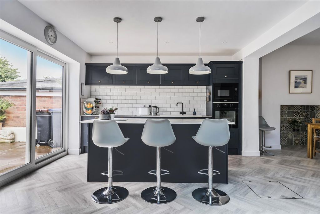 Property photo 3 of 19 1347730-16-68B9B16139cd3.Jpg