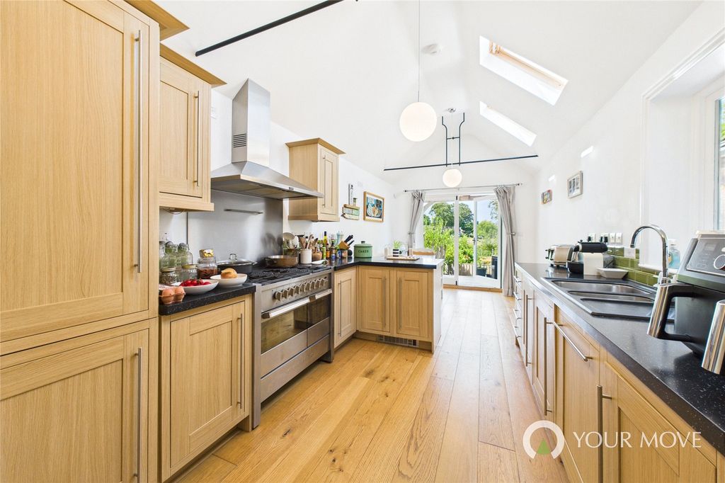 Property photo 2 of 17 Picture No. 02