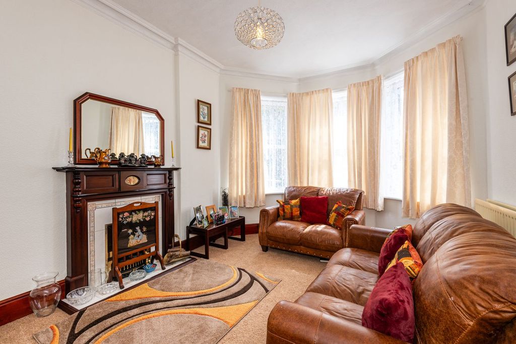 Property photo 3 of 21 Sitting Room