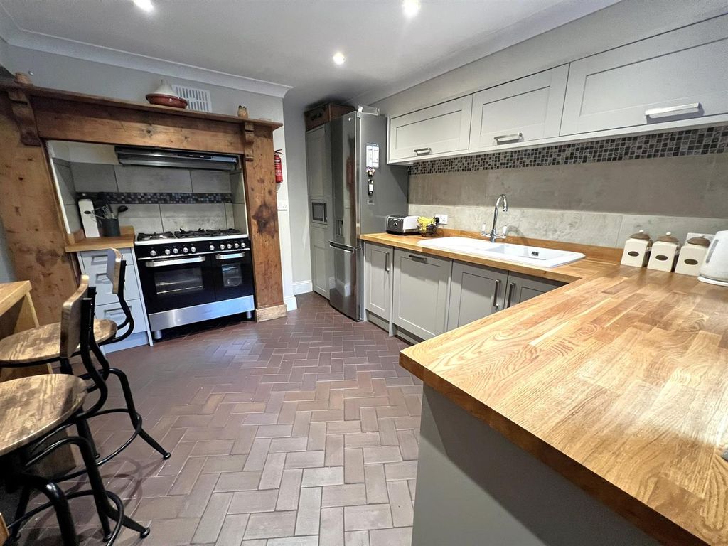 Property photo 2 of 24