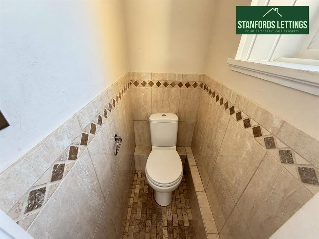 Property photo 3 of 8 wc.Jpg