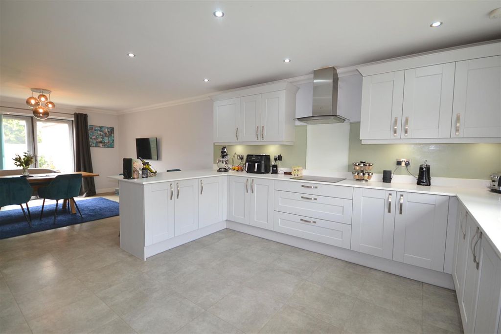 Property photo 2 of 16 10 (51).Png